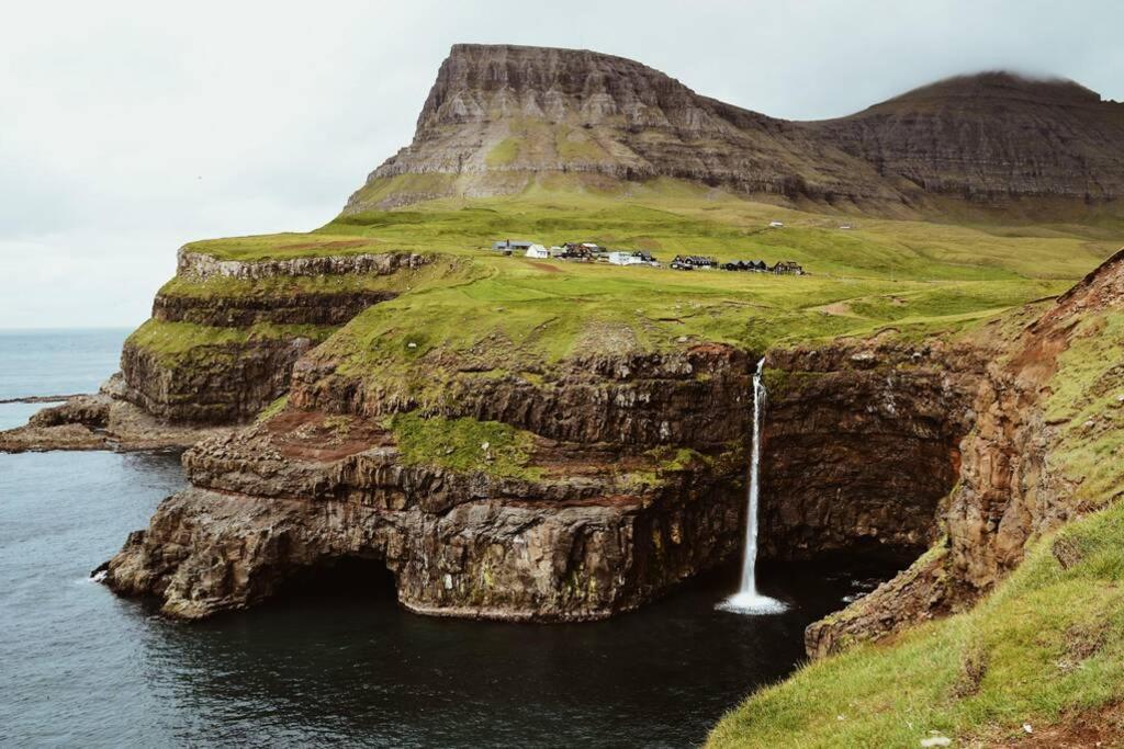 Múlafossur Cottage No 3 by Famous Waterfall in Gásadalur Esterno foto